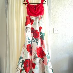 Beautiful Floral 2 piece prom Dress